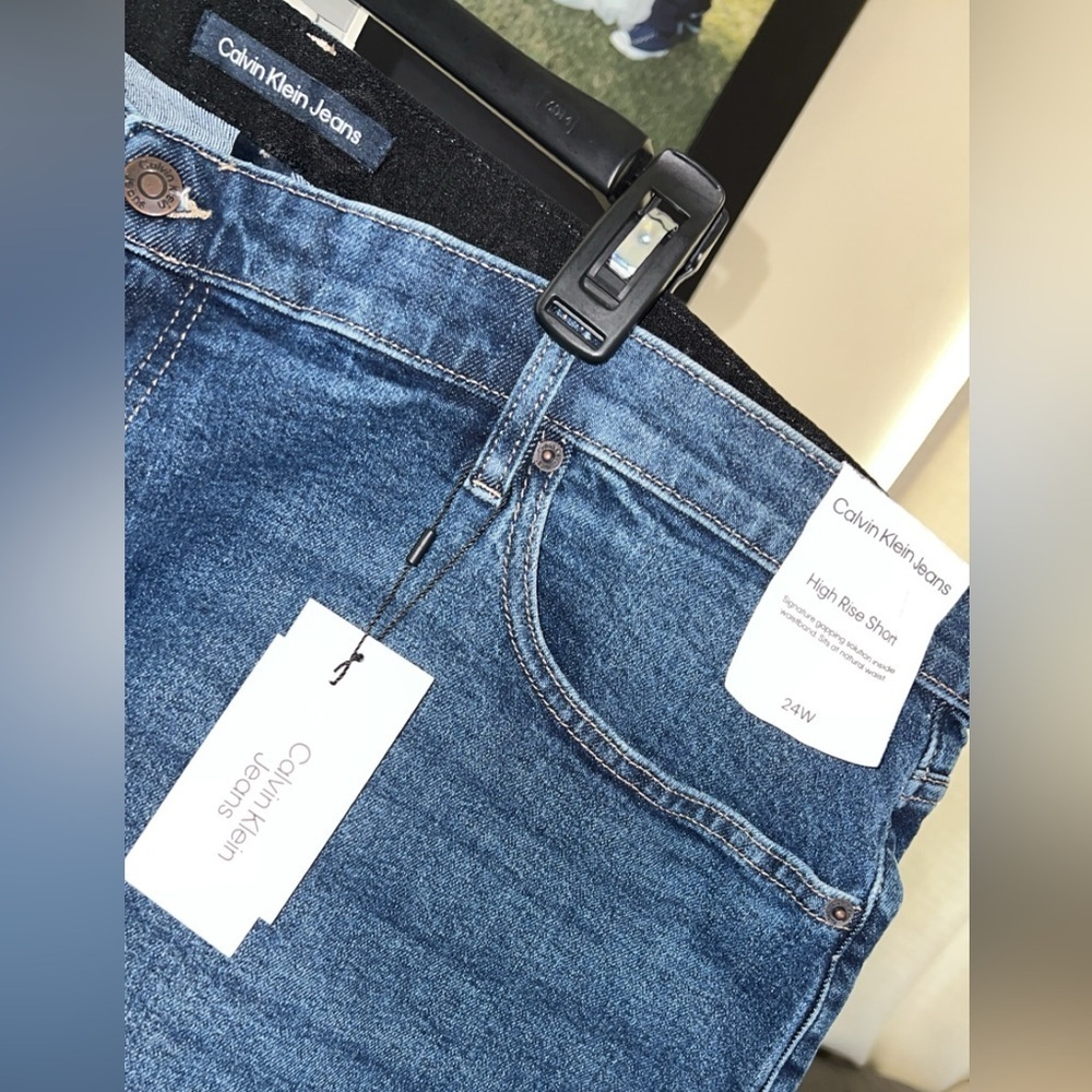 Calvin Klein High Rise Shorts - Picture 6 of 7